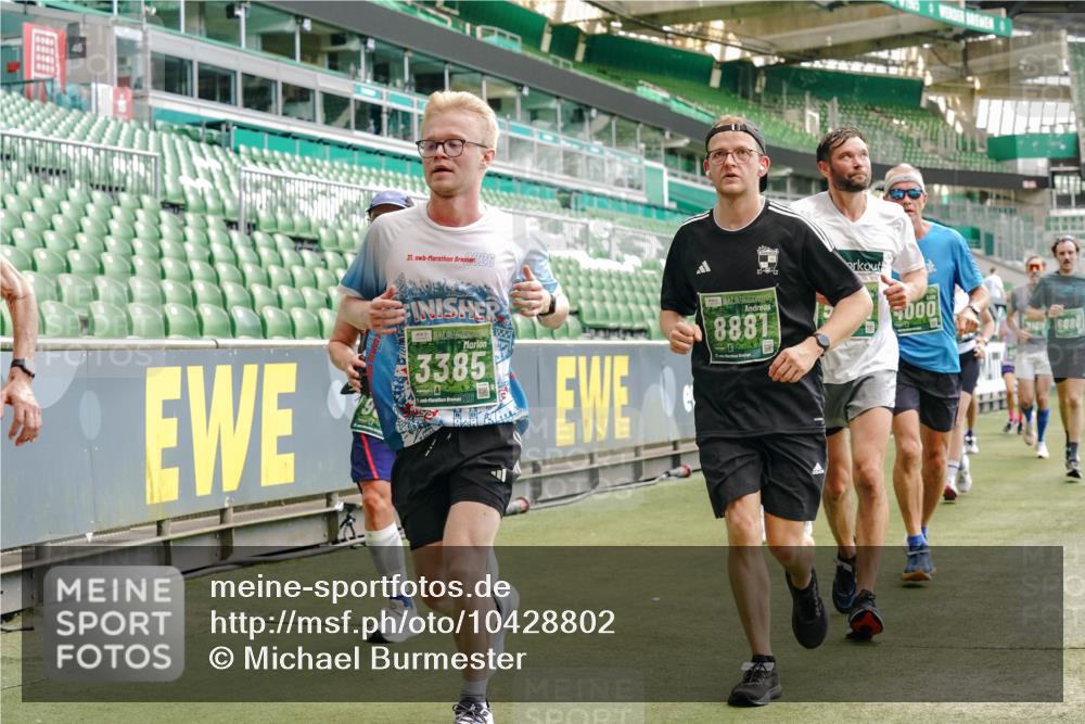 13.09.2026 - 21. swb-Marathon Bremen Michael Burmester http://msf.ph/oto/10428802 13.09.2026 13:03:03 Laufen im Stadion 150, 488, 531, 596, 722, 725, 762, 936, 940, 946, 1006, 1014, 1163, 1250, 1436, 1458, 1460, 1611, 1649, 1771, 2033, 2047, 2062, 2223, 2276, 2292, 2345, 2364, 2378, 2421, 2434, 2513, 2625, 2638, 2666, 2668, 2779, 2900, 2934, 2977, 2987, 3013, 3044, 3114, 3135, 3163, 3164, 3187, 3248, 3258, 3294, 3334, 3360, 3392, 3402, 3460, 3496, 3510, 3527, 3576, 3579, 3585, 3597, 3603, 3618, 3667, 3721, 3806, 3846, 3852, 3859, 3893, 3938, 3970, 3983, 4000, 4077, 4133, 4506, 4558 meine-sportfotos.de