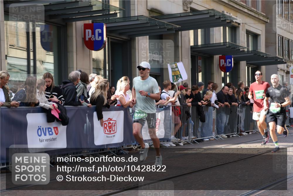 13.09.2026 - 21. swb-Marathon Bremen Strokosch-Dieckow http://msf.ph/oto/10428822 13.09.2026 13:08:36 Ziel 1925, 2287, 3110, 3276, 3330, 4033, 4384, 5377, 5517, 5636, 5696, 6842, 6906, 7121, 7262, 8120, 8555, 9240, 9411, 9702, 9867, 9906, 9911, 339, 678, 715, 1335, 1696, 3276, 4082, 4247, 4888, 5424, 6842, 7064, 7121, 8655, 9084, 9582 meine-sportfotos.de