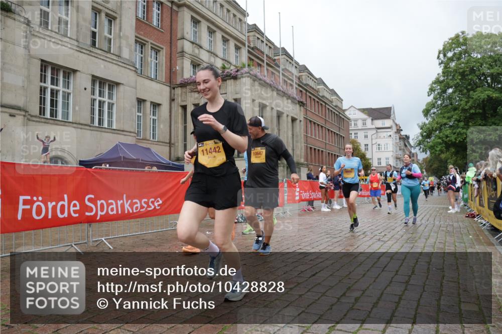 13.09.2026 - Kiel Lauf Yannick Fuchs http://msf.ph/oto/10428828 13.09.2026 11:09:09 Ziel 1569, 1934, 3022, 3752, 4526, 6028, 7681, 8933, 9112, 9752, 9995, 12238, 12532, 24, 25, 1170, 1226, 2250, 2951, 4709, 6576, 6662, 9162, 9800, 10645, 10647, 10813, 10928, 11442, 11674, 12334, 607, 2784, 7310, 8637, 8922, 8979, 10184, 10253, 10262, 10263, 10268, 11889, 834, 1067, 2235, 2575, 3536, 5418, 6626, 6662, 7667, 9800, 10645, 10647, 11442 meine-sportfotos.de
