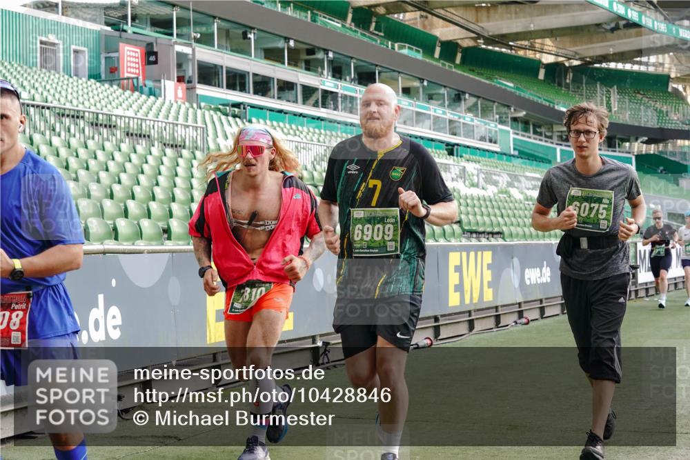 13.09.2026 - 21. swb-Marathon Bremen Michael Burmester http://msf.ph/oto/10428846 13.09.2026 13:26:39 Laufen im Stadion 186, 202, 364, 390, 530, 543, 645, 815, 818, 833, 966, 1077, 1283, 1410, 1412, 1443, 1459, 1473, 1487, 1530, 1561, 1608, 1618, 1700, 1744, 1828, 1953, 1961, 2058, 2059, 2273, 2298, 2308, 2309, 2382, 2384, 2388, 2404, 2428, 2507, 2508, 2542, 2558, 2576, 2582, 2591, 2592, 2656, 2675, 2725, 2748, 2752, 2762, 2817, 2875, 2878, 2923, 2965, 2970, 2981, 3045, 3047, 3050, 3062, 3073, 3084, 3097, 3172, 3184, 3259, 3329, 3359, 3433, 3540, 3592, 3629, 3756 meine-sportfotos.de