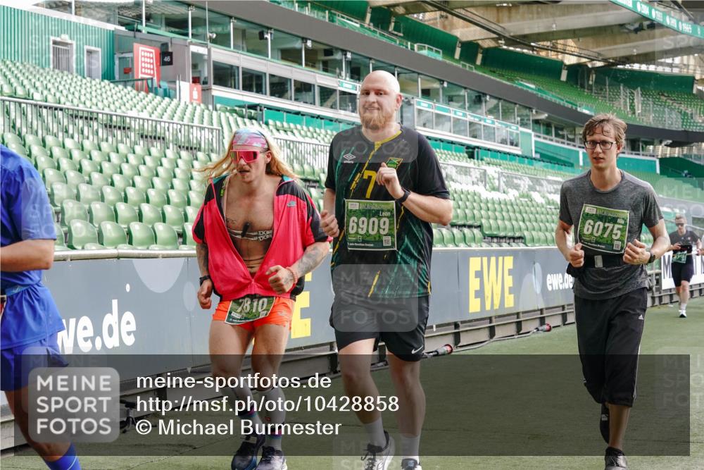 13.09.2026 - 21. swb-Marathon Bremen Michael Burmester http://msf.ph/oto/10428858 13.09.2026 13:26:40 Laufen im Stadion 186, 202, 364, 390, 530, 543, 645, 815, 818, 833, 966, 1077, 1283, 1410, 1412, 1443, 1459, 1473, 1487, 1530, 1561, 1608, 1618, 1700, 1744, 1828, 1953, 1961, 2058, 2059, 2273, 2298, 2308, 2309, 2382, 2384, 2388, 2404, 2428, 2507, 2508, 2542, 2558, 2576, 2582, 2591, 2592, 2656, 2675, 2725, 2748, 2752, 2762, 2817, 2875, 2878, 2923, 2965, 2970, 2981, 3045, 3047, 3050, 3062, 3073, 3084, 3097, 3172, 3184, 3259, 3329, 3359, 3433, 3540, 3592, 3629, 3756 meine-sportfotos.de