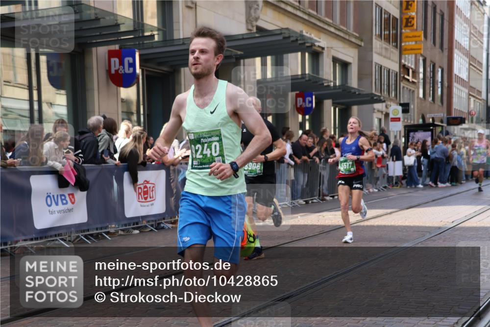 13.09.2026 - 21. swb-Marathon Bremen Strokosch-Dieckow http://msf.ph/oto/10428865 13.09.2026 13:08:38 Ziel 1925, 2287, 2291, 3110, 3330, 4384, 5377, 5517, 5636, 5696, 6906, 7262, 8120, 8555, 8830, 9240, 9411, 9702, 9867, 9906, 9911, 339, 678, 715, 1335, 1696, 3276, 4033, 4082, 4247, 4888, 5377, 5424, 6842, 7064, 7121, 8655, 9084, 9582 meine-sportfotos.de