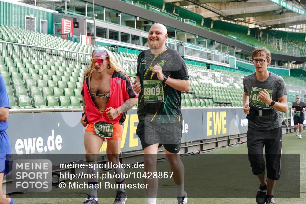 13.09.2026 - 21. swb-Marathon Bremen Michael Burmester http://msf.ph/oto/10428867 13.09.2026 13:26:40 Laufen im Stadion 186, 202, 364, 390, 530, 543, 645, 815, 818, 833, 966, 1077, 1283, 1410, 1412, 1443, 1459, 1473, 1487, 1530, 1561, 1608, 1618, 1700, 1744, 1828, 1953, 1961, 2058, 2059, 2273, 2298, 2308, 2309, 2382, 2384, 2388, 2404, 2428, 2507, 2508, 2542, 2558, 2576, 2582, 2591, 2592, 2656, 2675, 2725, 2748, 2752, 2762, 2817, 2875, 2878, 2923, 2965, 2970, 2981, 3045, 3047, 3050, 3062, 3073, 3084, 3097, 3172, 3184, 3259, 3329, 3359, 3433, 3540, 3592, 3629, 3756 meine-sportfotos.de