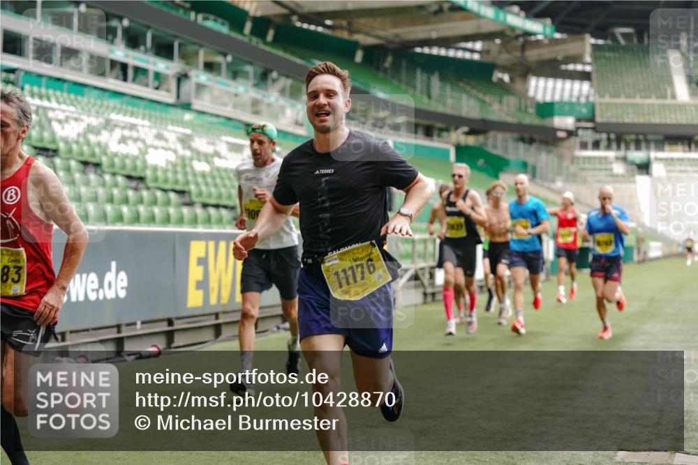 13.09.2026 - 21. swb-Marathon Bremen Michael Burmester http://msf.ph/oto/10428870 13.09.2026 10:19:56 Laufen im Stadion 10261, 10262, 10366, 10475, 10818, 10994, 11067, 11068, 11176, 11197, 11418, 11481, 11512, 11652, 11964, 12324, 12358, 12413, 12540, 13505, 13530, 13533, 13534, 13536, 13540, 13541, 13550, 13558, 13560, 13564, 13573, 13581, 13583, 13588, 13590, 13599, 13601, 13605, 13610, 13618, 13619, 13622, 13632, 13633, 13637, 13638, 13639, 10597, 12272, 13501, 13510, 13515, 13517, 13542, 13547, 13567, 13579, 13623, 13627, 13635 meine-sportfotos.de