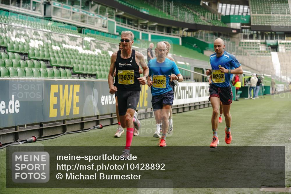 13.09.2026 - 21. swb-Marathon Bremen Michael Burmester http://msf.ph/oto/10428892 13.09.2026 10:19:57 Laufen im Stadion 10261, 10262, 10366, 10475, 10818, 10994, 11067, 11068, 11176, 11197, 11418, 11481, 11512, 11652, 11964, 12324, 12358, 12413, 12540, 13505, 13530, 13533, 13534, 13540, 13541, 13550, 13558, 13560, 13564, 13573, 13581, 13583, 13588, 13590, 13599, 13601, 13605, 13610, 13618, 13619, 13622, 13632, 13633, 13637, 13638, 13639, 10597, 12272, 13501, 13510, 13515, 13517, 13542, 13547, 13567, 13579, 13623, 13627, 13635 meine-sportfotos.de
