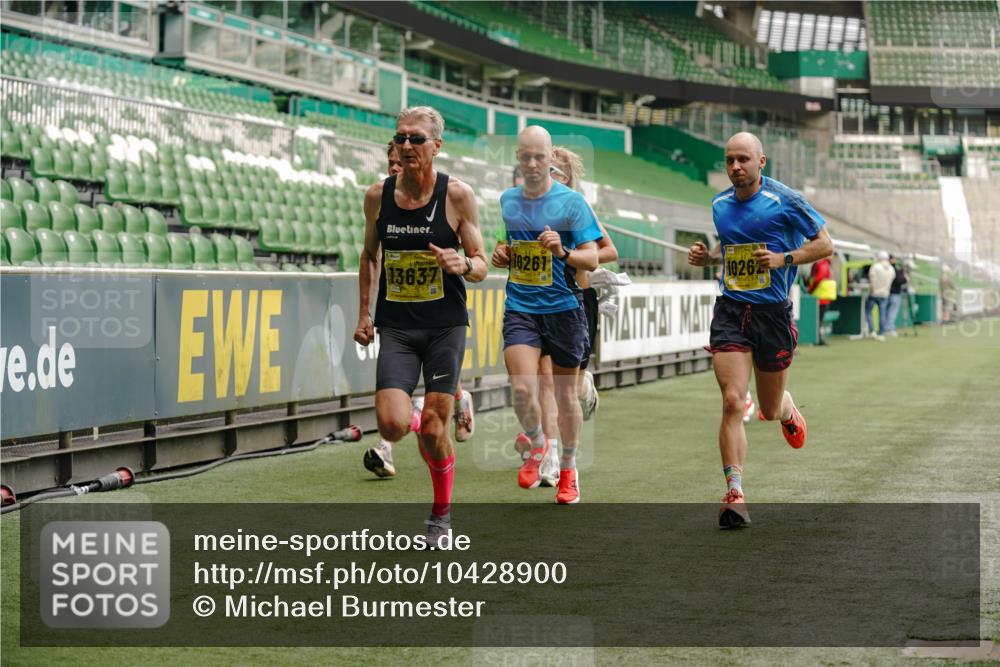13.09.2026 - 21. swb-Marathon Bremen Michael Burmester http://msf.ph/oto/10428900 13.09.2026 10:19:57 Laufen im Stadion 10261, 10262, 10366, 10475, 10818, 10994, 11067, 11068, 11176, 11197, 11418, 11481, 11512, 11652, 11964, 12324, 12358, 12413, 12540, 13505, 13530, 13533, 13534, 13540, 13541, 13550, 13558, 13560, 13564, 13573, 13581, 13583, 13588, 13590, 13599, 13601, 13605, 13610, 13618, 13619, 13622, 13632, 13633, 13637, 13638, 13639, 10597, 12272, 13501, 13510, 13515, 13517, 13542, 13547, 13567, 13579, 13623, 13627, 13635 meine-sportfotos.de