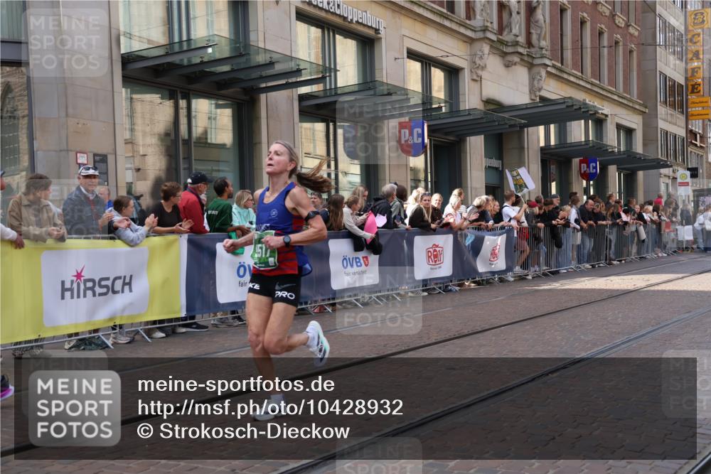 13.09.2026 - 21. swb-Marathon Bremen Strokosch-Dieckow http://msf.ph/oto/10428932 13.09.2026 13:08:40 Ziel 1925, 2287, 2291, 2909, 3110, 3330, 4384, 5383, 5517, 5636, 5696, 6906, 7262, 8120, 8555, 8830, 9240, 9411, 9702, 9867, 9906, 9911, 10044, 339, 678, 715, 1335, 1696, 3276, 4033, 4082, 4888, 5377, 5424, 6842, 7064, 7121, 8555, 8655, 9084, 9582, 9702 meine-sportfotos.de