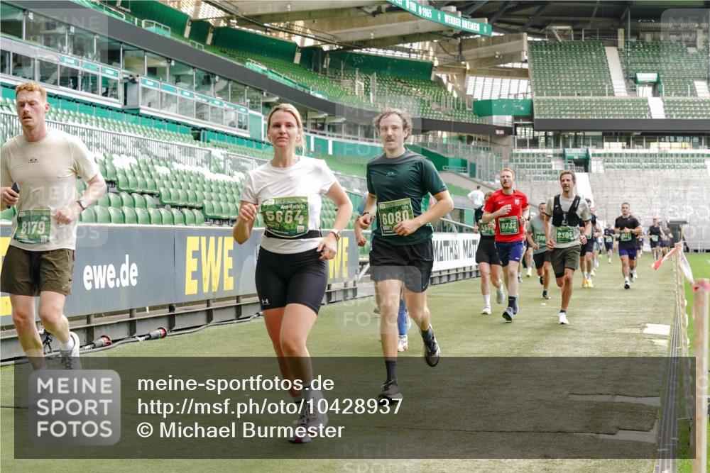 13.09.2026 - 21. swb-Marathon Bremen Michael Burmester http://msf.ph/oto/10428937 13.09.2026 13:03:06 Laufen im Stadion 150, 210, 488, 531, 596, 722, 725, 762, 881, 936, 940, 946, 1006, 1014, 1163, 1250, 1436, 1458, 1460, 1611, 1649, 1771, 2047, 2062, 2223, 2276, 2292, 2345, 2364, 2378, 2421, 2434, 2513, 2625, 2638, 2666, 2668, 2779, 2900, 2934, 2977, 2987, 3013, 3044, 3114, 3135, 3163, 3164, 3187, 3248, 3258, 3294, 3334, 3360, 3392, 3402, 3460, 3496, 3510, 3527, 3576, 3579, 3585, 3597, 3603, 3618, 3667, 3721, 3806, 3846, 3852, 3859, 3893, 3938, 3970, 3983, 4000, 4077, 4133, 4506, 4558 meine-sportfotos.de