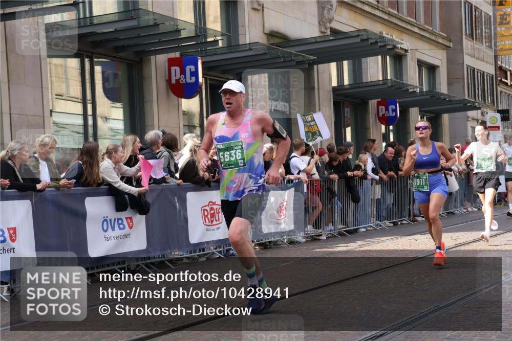 13.09.2026 - 21. swb-Marathon Bremen Strokosch-Dieckow http://msf.ph/oto/10428941 13.09.2026 13:08:43 Ziel 1925, 2287, 2291, 2909, 3330, 4384, 4898, 5383, 5517, 5636, 5696, 6906, 7262, 8120, 8830, 9867, 9906, 9911, 10044, 339, 715, 1335, 1696, 3110, 3276, 4033, 4082, 4888, 5377, 5424, 6842, 7064, 7121, 8555, 8655, 9084, 9240, 9411, 9702 meine-sportfotos.de