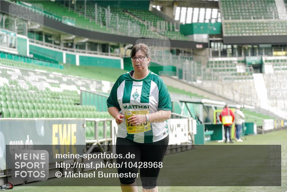 13.09.2026 - 21. swb-Marathon Bremen Michael Burmester http://msf.ph/oto/10428968 13.09.2026 10:56:16 Laufen im Stadion 10317, 10387, 10967, 11017, 11025, 11161, 11341, 11444, 11538, 12416, 12546 meine-sportfotos.de