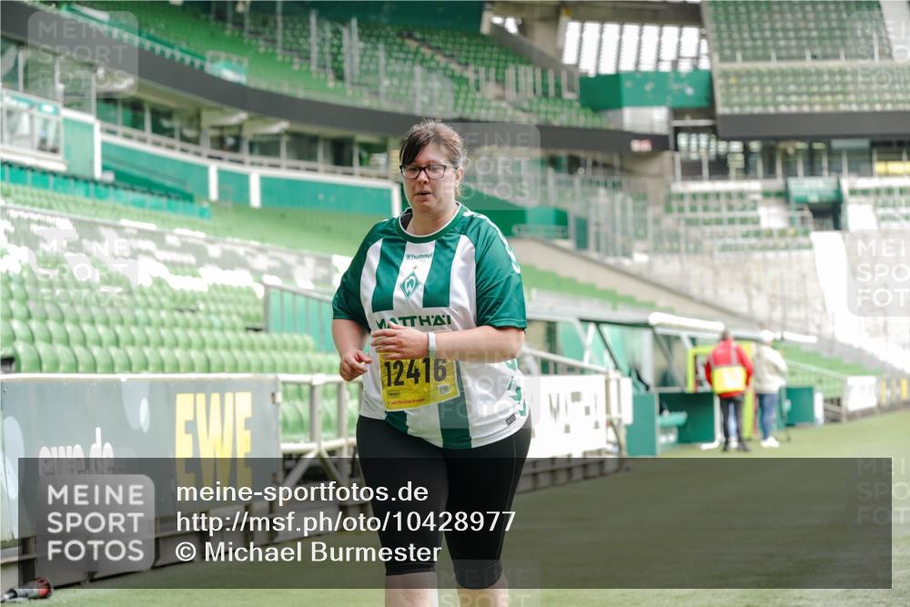 13.09.2026 - 21. swb-Marathon Bremen Michael Burmester http://msf.ph/oto/10428977 13.09.2026 10:56:17 Laufen im Stadion 10317, 10387, 10967, 11017, 11025, 11161, 11341, 11444, 11538, 12416, 12546 meine-sportfotos.de