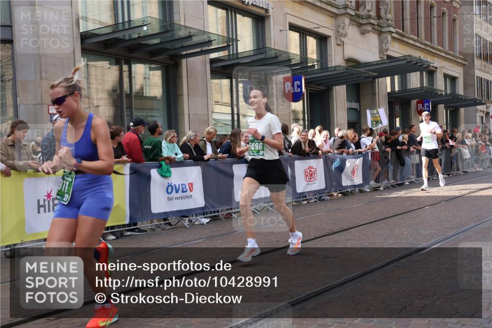 13.09.2026 - 21. swb-Marathon Bremen Strokosch-Dieckow http://msf.ph/oto/10428991 13.09.2026 13:08:45 Ziel 1925, 2287, 2291, 2909, 3330, 4384, 4898, 5383, 5517, 5636, 5696, 6906, 7262, 8120, 8830, 9867, 9904, 9906, 9911, 10044, 339, 715, 3110, 3276, 4033, 4082, 4888, 5377, 5424, 6842, 7064, 7121, 8555, 9084, 9240, 9411, 9702 meine-sportfotos.de