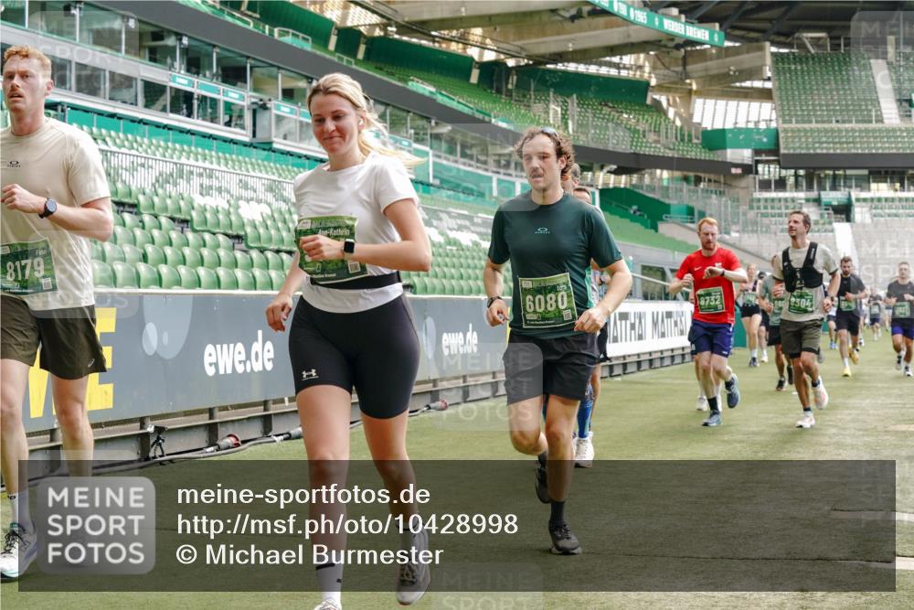 13.09.2026 - 21. swb-Marathon Bremen Michael Burmester http://msf.ph/oto/10428998 13.09.2026 13:03:06 Laufen im Stadion 150, 210, 488, 531, 596, 722, 725, 762, 881, 936, 940, 946, 1006, 1014, 1163, 1250, 1436, 1458, 1460, 1611, 1649, 1771, 2047, 2062, 2223, 2276, 2292, 2345, 2364, 2378, 2421, 2434, 2513, 2625, 2638, 2666, 2668, 2779, 2900, 2934, 2977, 2987, 3013, 3044, 3114, 3135, 3163, 3164, 3187, 3248, 3258, 3294, 3334, 3360, 3392, 3402, 3460, 3496, 3510, 3527, 3576, 3579, 3585, 3597, 3603, 3618, 3667, 3721, 3806, 3846, 3852, 3859, 3893, 3938, 3970, 3983, 4000, 4077, 4133, 4506, 4558 meine-sportfotos.de