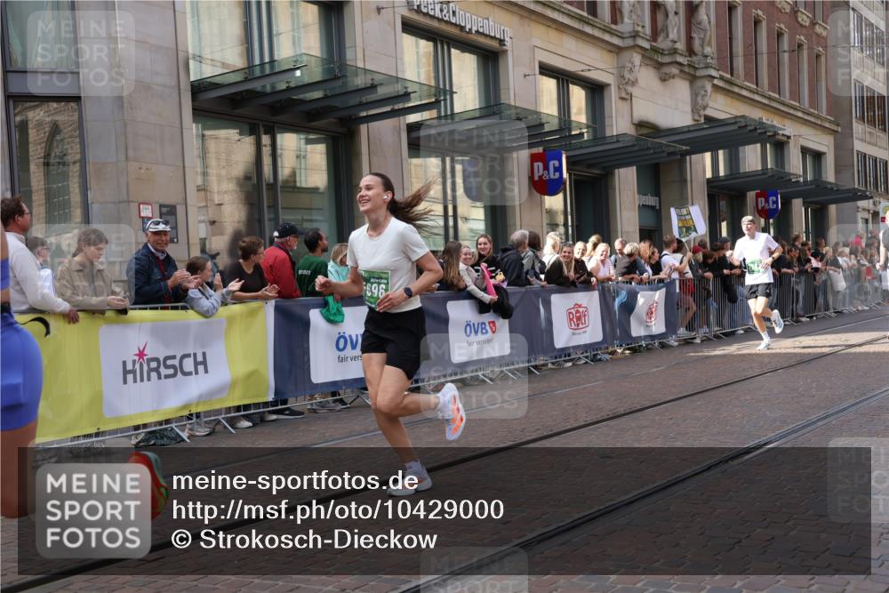 13.09.2026 - 21. swb-Marathon Bremen Strokosch-Dieckow http://msf.ph/oto/10429000 13.09.2026 13:08:46 Ziel 1241, 1925, 2287, 2291, 2909, 3330, 4384, 4898, 5383, 5517, 5636, 5696, 6906, 7262, 8120, 8830, 9867, 9904, 9906, 9911, 10044, 339, 715, 3110, 3276, 4033, 4082, 4888, 5377, 5424, 6842, 7064, 7121, 8555, 9084, 9240, 9411, 9702, 9867 meine-sportfotos.de