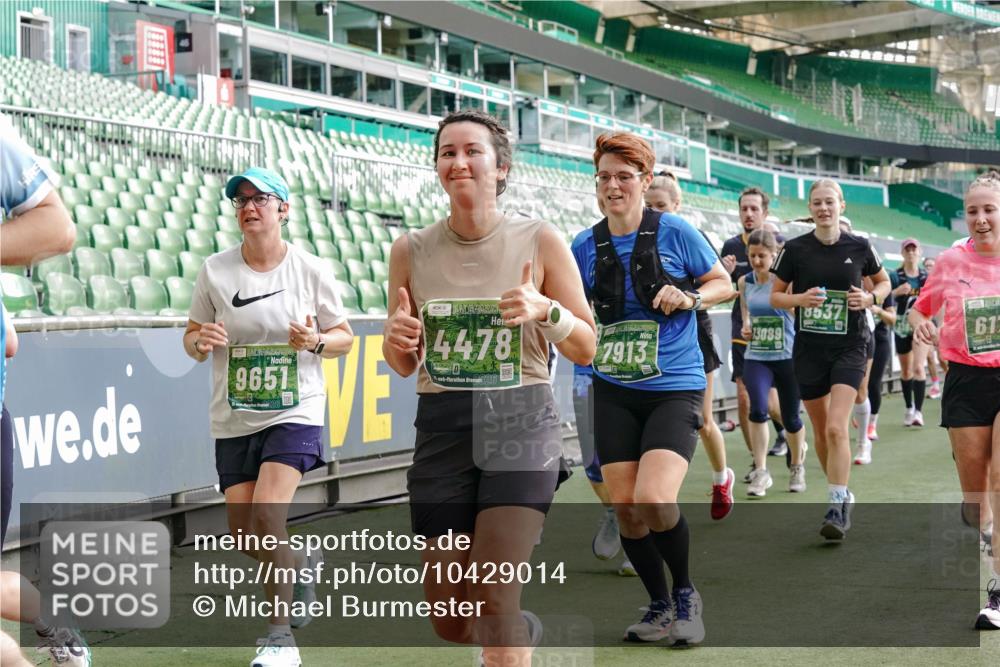 13.09.2026 - 21. swb-Marathon Bremen Michael Burmester http://msf.ph/oto/10429014 13.09.2026 13:26:46 Laufen im Stadion 186, 202, 357, 364, 390, 530, 543, 597, 645, 833, 966, 1077, 1283, 1410, 1412, 1443, 1459, 1473, 1487, 1530, 1608, 1618, 1700, 1744, 1769, 1828, 1953, 1961, 2058, 2273, 2298, 2308, 2309, 2382, 2384, 2388, 2404, 2428, 2507, 2508, 2542, 2558, 2576, 2582, 2591, 2592, 2656, 2675, 2725, 2748, 2762, 2817, 2875, 2878, 2923, 2965, 2970, 2981, 3045, 3047, 3050, 3062, 3073, 3084, 3097, 3172, 3184, 3219, 3359, 3433, 3540, 3592, 3629, 3756, 3907, 3978 meine-sportfotos.de