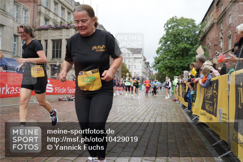 13.09.2026 - Kiel Lauf Yannick Fuchs http://msf.ph/oto/10429019 13.09.2026 11:09:29 Ziel 607, 2784, 7310, 8922, 8979, 10184, 10253, 10262, 10263, 10268, 11889, 1226, 1569, 1934, 3022, 3752, 4526, 6028, 7681, 8637, 8933, 9112, 9752, 9995, 10813, 11674, 12238, 12334, 12532, 508, 1074, 2992, 5528, 5843, 5867, 7111, 7683, 7826, 10352, 10423, 11208, 1226, 2250, 2951, 10928, 11674, 12334 meine-sportfotos.de