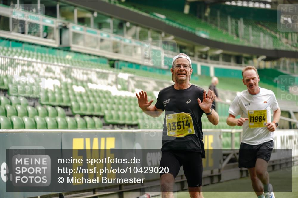 13.09.2026 - 21. swb-Marathon Bremen Michael Burmester http://msf.ph/oto/10429020 13.09.2026 10:20:12 Laufen im Stadion 10261, 10262, 10366, 10475, 10818, 10961, 10994, 11067, 11068, 11176, 11197, 11418, 11481, 11512, 11652, 11964, 12289, 12324, 12358, 12413, 12540, 13505, 13514, 13530, 13534, 13540, 13541, 13550, 13558, 13560, 13581, 13583, 13588, 13590, 13599, 13601, 13605, 13610, 13618, 13619, 13622, 13633, 13637, 13638, 10597, 12272, 13501, 13510, 13515, 13517, 13522, 13542, 13547, 13561, 13567, 13579, 13623, 13635 meine-sportfotos.de