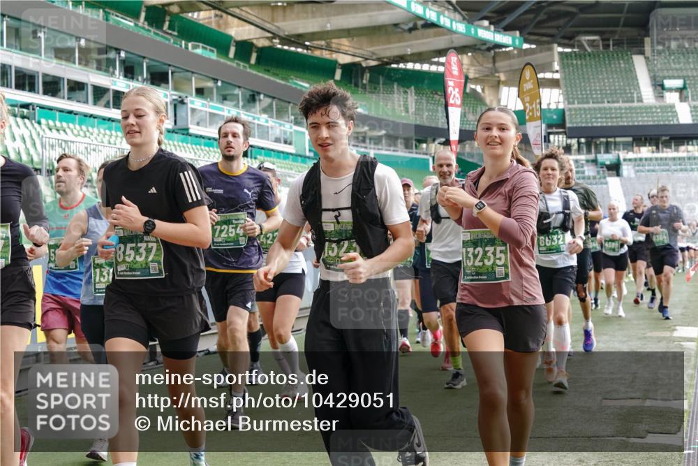 13.09.2026 - 21. swb-Marathon Bremen Michael Burmester http://msf.ph/oto/10429051 13.09.2026 13:26:48 Laufen im Stadion 186, 202, 357, 364, 390, 530, 543, 597, 645, 833, 966, 1077, 1283, 1410, 1412, 1443, 1459, 1473, 1487, 1530, 1608, 1618, 1700, 1744, 1769, 1828, 1953, 1961, 2058, 2273, 2298, 2308, 2309, 2382, 2384, 2388, 2404, 2428, 2507, 2508, 2542, 2558, 2576, 2582, 2592, 2656, 2675, 2725, 2748, 2762, 2817, 2875, 2876, 2923, 2965, 2970, 2981, 3045, 3047, 3050, 3062, 3073, 3084, 3097, 3172, 3184, 3219, 3359, 3433, 3540, 3592, 3629, 3756, 3907, 3978 meine-sportfotos.de