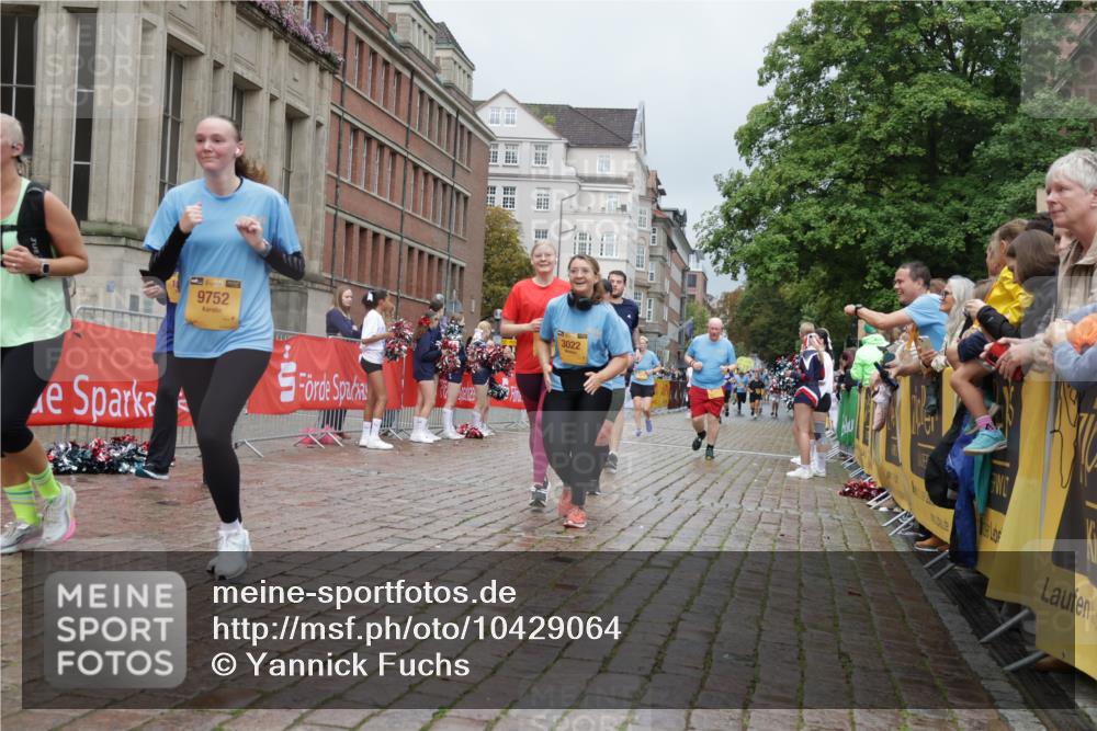13.09.2026 - Kiel Lauf Yannick Fuchs http://msf.ph/oto/10429064 13.09.2026 11:09:33 Ziel 2784, 5528, 7111, 7310, 8922, 607, 1569, 1934, 3022, 3752, 4526, 6028, 7681, 8637, 8933, 8979, 9112, 9752, 9995, 10184, 10253, 10262, 10263, 10268, 10813, 11889, 12238, 12532, 508, 1074, 2992, 5843, 5867, 7683, 7826, 10352, 10423, 11208, 11428, 11429, 1226, 1569, 3022, 4526, 9752, 10813, 11674, 12334 meine-sportfotos.de