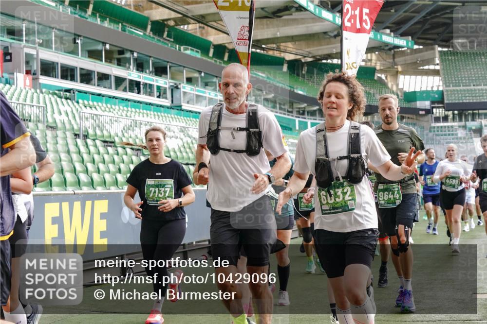 13.09.2026 - 21. swb-Marathon Bremen Michael Burmester http://msf.ph/oto/10429096 13.09.2026 13:26:50 Laufen im Stadion 186, 202, 357, 364, 390, 530, 543, 597, 645, 833, 966, 1077, 1283, 1410, 1412, 1443, 1459, 1473, 1487, 1530, 1608, 1618, 1700, 1744, 1769, 1828, 1953, 1961, 2058, 2273, 2298, 2308, 2309, 2382, 2384, 2388, 2404, 2428, 2507, 2508, 2542, 2558, 2576, 2582, 2592, 2656, 2675, 2725, 2748, 2762, 2817, 2875, 2876, 2923, 2965, 2970, 2981, 3045, 3047, 3050, 3062, 3073, 3084, 3097, 3172, 3184, 3219, 3359, 3433, 3540, 3592, 3629, 3756, 3907, 3978 meine-sportfotos.de