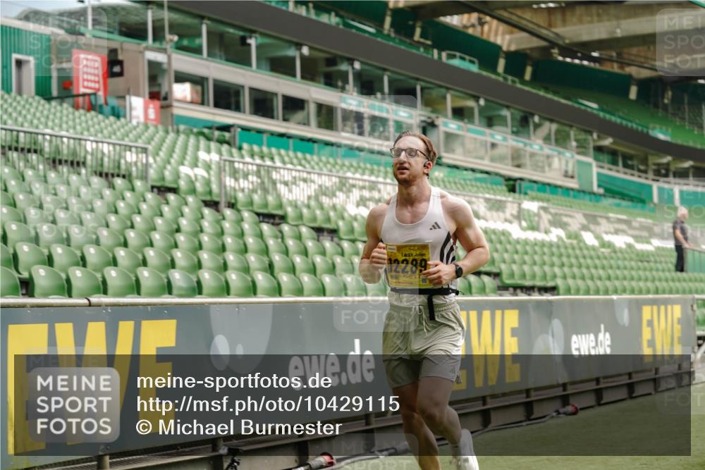 13.09.2026 - 21. swb-Marathon Bremen Michael Burmester http://msf.ph/oto/10429115 13.09.2026 10:20:16 Laufen im Stadion 10261, 10262, 10366, 10475, 10818, 10961, 10994, 11067, 11068, 11176, 11197, 11418, 11481, 11512, 11652, 11964, 12289, 12324, 12358, 12413, 12540, 13505, 13514, 13530, 13534, 13540, 13541, 13550, 13558, 13560, 13581, 13583, 13588, 13590, 13599, 13601, 13605, 13610, 13619, 13622, 13633, 13637, 10597, 12272, 13501, 13510, 13515, 13517, 13522, 13542, 13547, 13561, 13567, 13579, 13623, 13635 meine-sportfotos.de