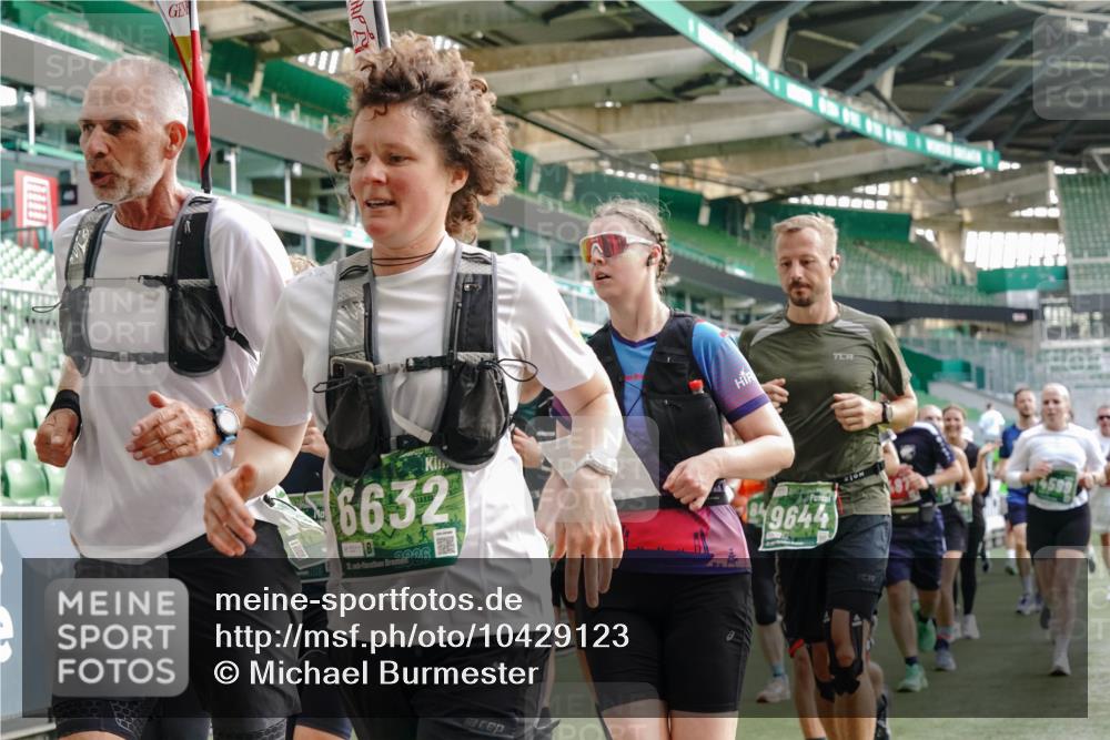 13.09.2026 - 21. swb-Marathon Bremen Michael Burmester http://msf.ph/oto/10429123 13.09.2026 13:26:51 Laufen im Stadion 186, 202, 357, 364, 390, 530, 543, 597, 645, 833, 966, 1077, 1283, 1410, 1412, 1443, 1459, 1473, 1487, 1530, 1608, 1618, 1700, 1744, 1769, 1828, 1953, 1961, 2058, 2273, 2298, 2308, 2309, 2382, 2384, 2388, 2404, 2428, 2507, 2508, 2542, 2558, 2576, 2582, 2592, 2656, 2675, 2725, 2748, 2762, 2817, 2875, 2876, 2923, 2965, 2970, 2981, 3045, 3047, 3050, 3062, 3073, 3084, 3097, 3172, 3184, 3219, 3359, 3433, 3540, 3592, 3629, 3756, 3907, 3978 meine-sportfotos.de