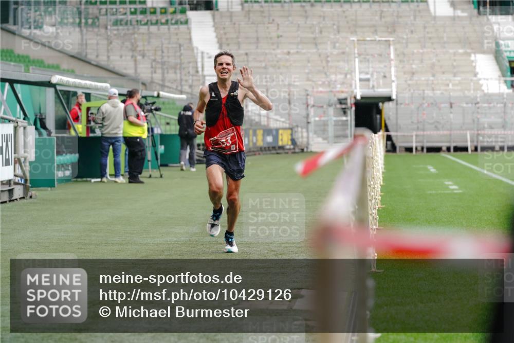13.09.2026 - 21. swb-Marathon Bremen Michael Burmester http://msf.ph/oto/10429126 13.09.2026 11:54:27 Laufen im Stadion 133 meine-sportfotos.de