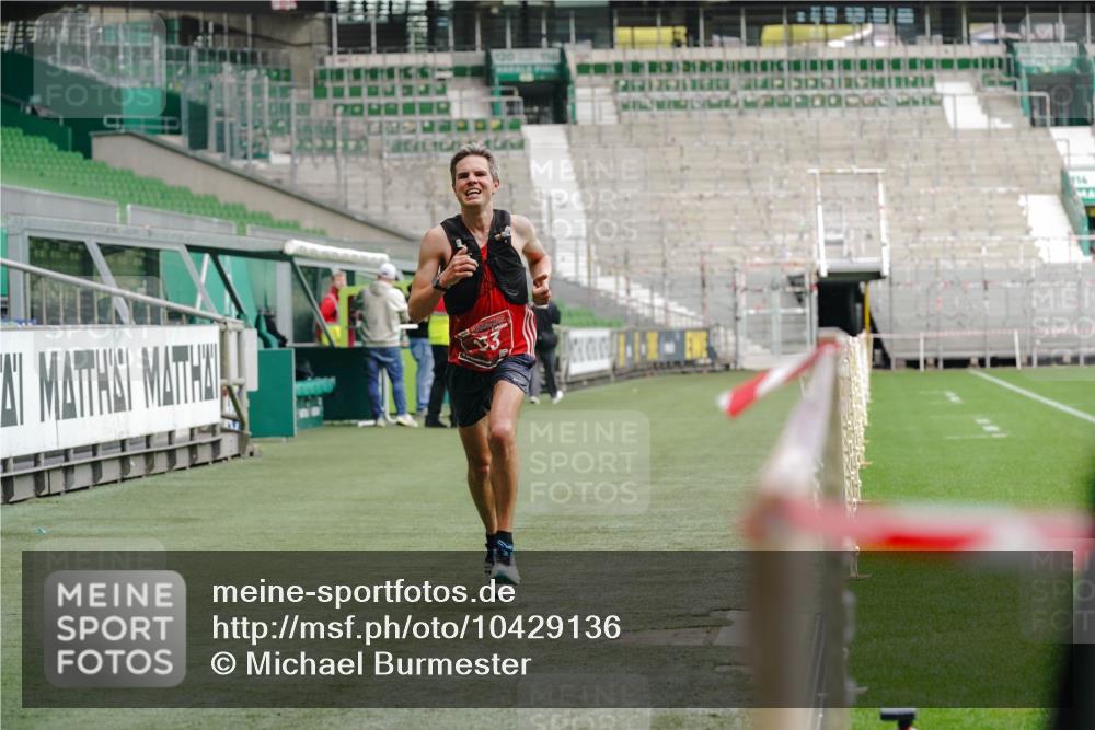 13.09.2026 - 21. swb-Marathon Bremen Michael Burmester http://msf.ph/oto/10429136 13.09.2026 11:54:28 Laufen im Stadion 133 meine-sportfotos.de
