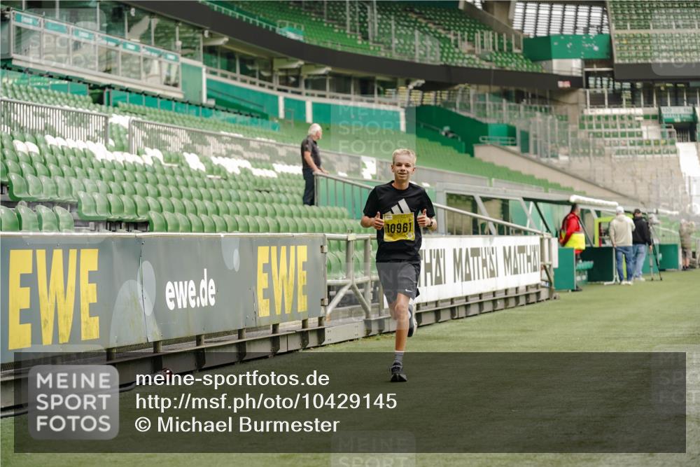 13.09.2026 - 21. swb-Marathon Bremen Michael Burmester http://msf.ph/oto/10429145 13.09.2026 10:20:26 Laufen im Stadion 10261, 10262, 10366, 10475, 10818, 10961, 10994, 11067, 11068, 11176, 11197, 11418, 11481, 11512, 11652, 11964, 12289, 12324, 12358, 12413, 12513, 12540, 13505, 13514, 13530, 13540, 13541, 13550, 13558, 13560, 13581, 13583, 13588, 13590, 13601, 13605, 13610, 13619, 13633, 13637, 10597, 12272, 12458, 13501, 13504, 13510, 13515, 13517, 13522, 13542, 13547, 13561, 13567, 13579, 13623, 13635 meine-sportfotos.de