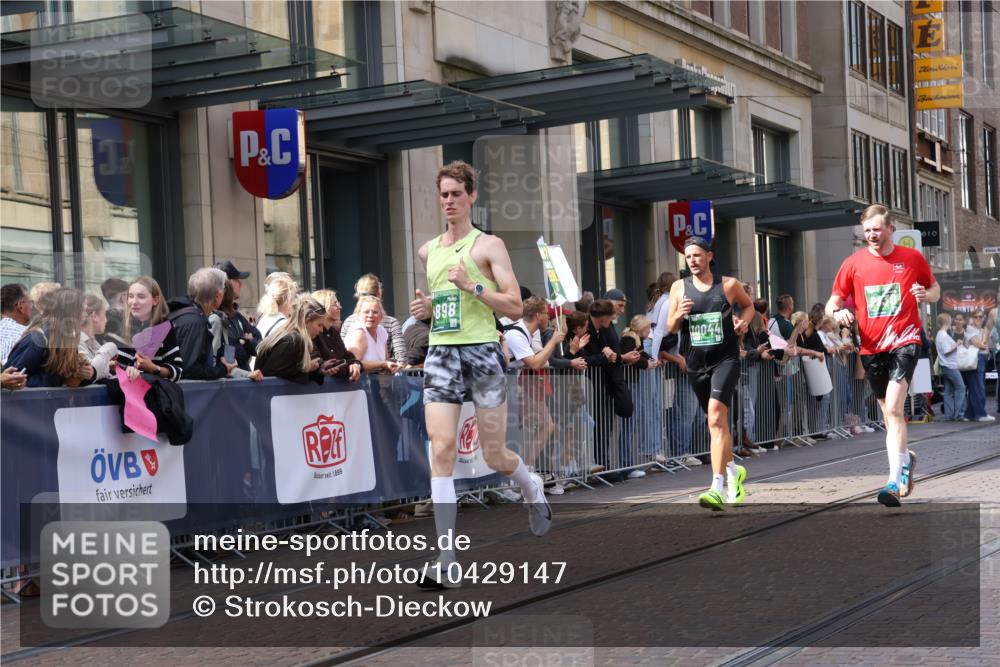 13.09.2026 - 21. swb-Marathon Bremen Strokosch-Dieckow http://msf.ph/oto/10429147 13.09.2026 13:08:53 Ziel 1034, 1241, 1925, 2287, 2291, 2909, 3197, 4384, 4895, 4898, 5383, 5636, 7262, 8120, 8759, 8830, 9866, 9904, 10044, 715, 1925, 3110, 3276, 3330, 4033, 5377, 5517, 5696, 6842, 6906, 7064, 7121, 8555, 9240, 9411, 9702, 9867, 9906, 9911 meine-sportfotos.de