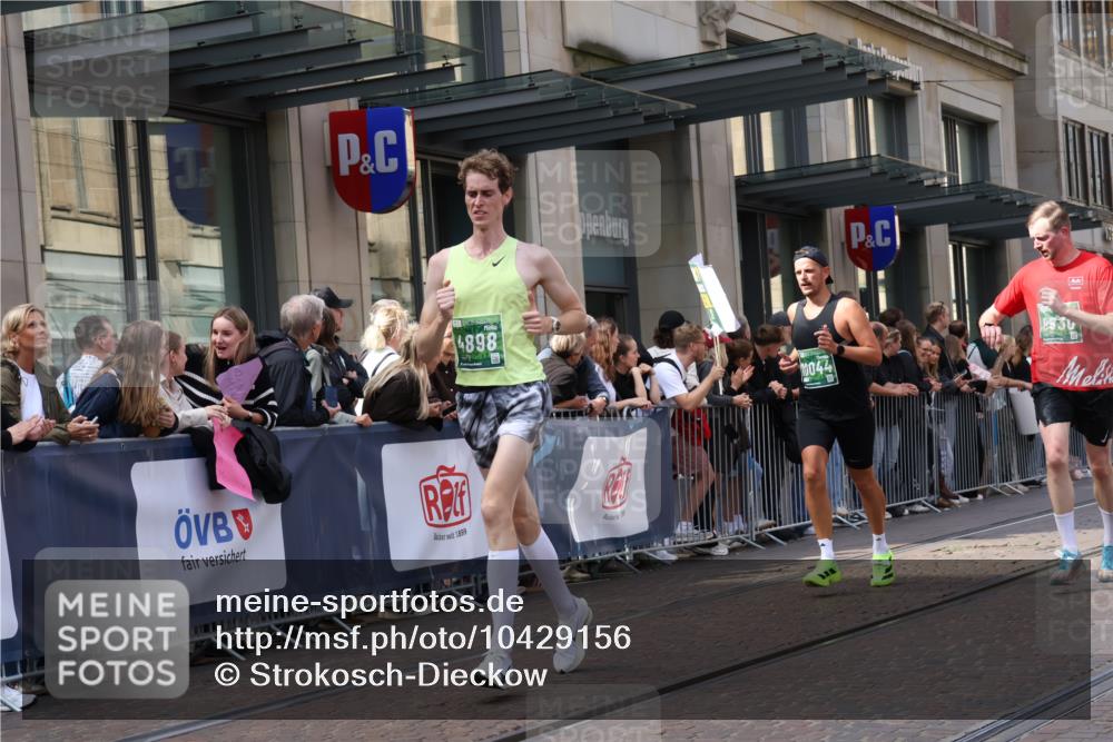 13.09.2026 - 21. swb-Marathon Bremen Strokosch-Dieckow http://msf.ph/oto/10429156 13.09.2026 13:08:53 Ziel 1034, 1241, 1925, 2287, 2291, 2909, 3197, 4384, 4895, 4898, 5383, 5636, 7262, 8120, 8759, 8830, 9866, 9904, 10044, 715, 1925, 3110, 3276, 3330, 4033, 5377, 5517, 5696, 6842, 6906, 7064, 7121, 8555, 9240, 9411, 9702, 9867, 9906, 9911 meine-sportfotos.de