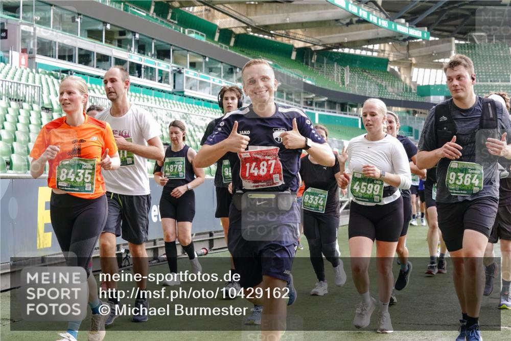 13.09.2026 - 21. swb-Marathon Bremen Michael Burmester http://msf.ph/oto/10429162 13.09.2026 13:26:53 Laufen im Stadion 186, 202, 357, 364, 390, 530, 543, 597, 645, 833, 966, 1077, 1283, 1410, 1412, 1443, 1459, 1473, 1487, 1530, 1608, 1618, 1700, 1744, 1769, 1828, 1953, 1961, 2058, 2273, 2298, 2308, 2309, 2382, 2384, 2388, 2404, 2428, 2507, 2508, 2542, 2558, 2576, 2582, 2592, 2656, 2675, 2725, 2748, 2762, 2817, 2875, 2876, 2923, 2965, 2970, 3045, 3047, 3050, 3062, 3073, 3084, 3097, 3172, 3184, 3219, 3359, 3433, 3540, 3592, 3629, 3756, 3885, 3907, 3978 meine-sportfotos.de