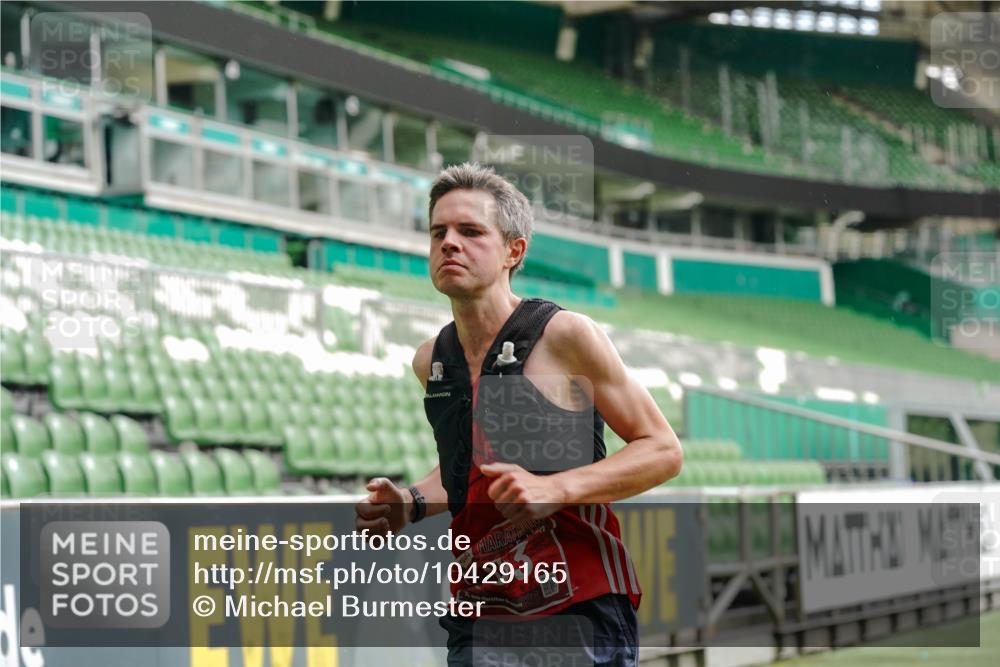 13.09.2026 - 21. swb-Marathon Bremen Michael Burmester http://msf.ph/oto/10429165 13.09.2026 11:54:31 Laufen im Stadion 133 meine-sportfotos.de