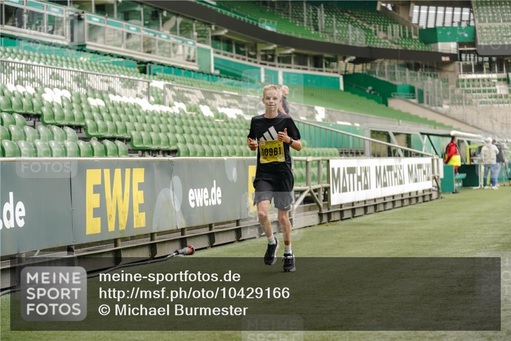 13.09.2026 - 21. swb-Marathon Bremen Michael Burmester http://msf.ph/oto/10429166 13.09.2026 10:20:27 Laufen im Stadion 10261, 10262, 10366, 10475, 10818, 10961, 10994, 11067, 11068, 11176, 11197, 11418, 11481, 11512, 11652, 11964, 12289, 12324, 12358, 12413, 12513, 12540, 13505, 13514, 13530, 13540, 13541, 13550, 13558, 13560, 13575, 13581, 13583, 13588, 13590, 13601, 13605, 13610, 13619, 13633, 13637, 10597, 12272, 12458, 13501, 13504, 13510, 13515, 13517, 13522, 13542, 13547, 13561, 13567, 13579, 13623, 13635 meine-sportfotos.de