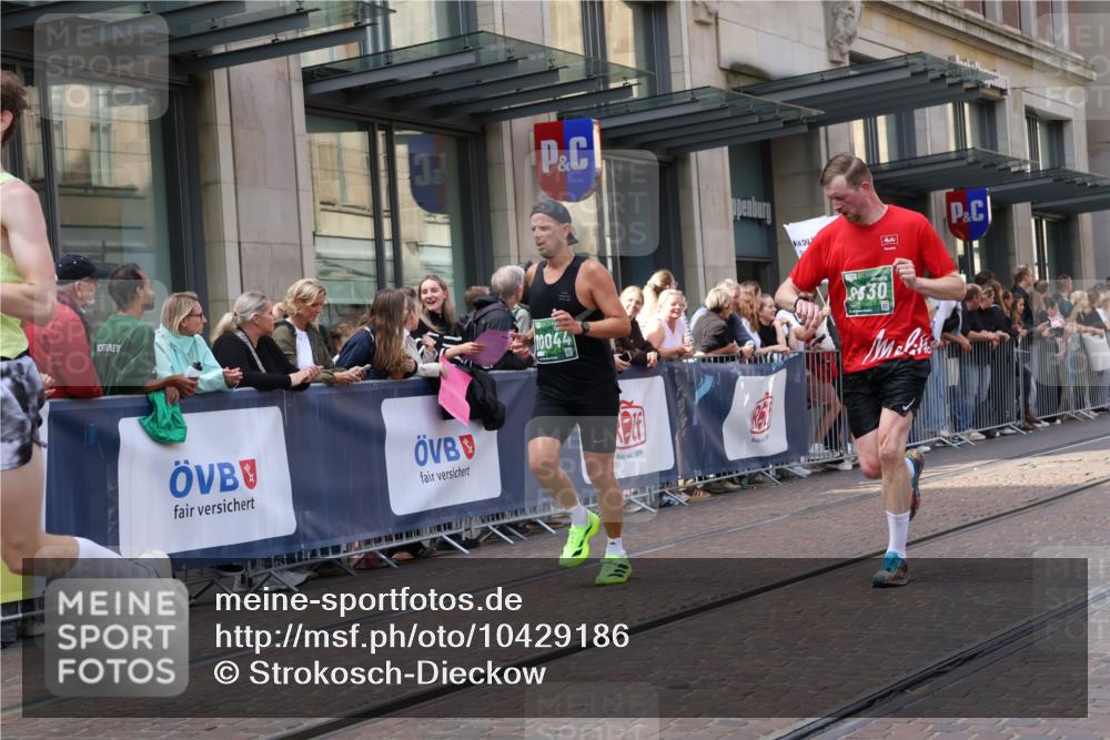 13.09.2026 - 21. swb-Marathon Bremen Strokosch-Dieckow http://msf.ph/oto/10429186 13.09.2026 13:08:54 Ziel 1034, 1241, 2287, 2291, 2909, 3197, 4384, 4895, 4898, 5383, 5636, 7262, 8120, 8759, 8830, 9789, 9866, 9904, 10044, 715, 1925, 3110, 3276, 3330, 4033, 5377, 5517, 5636, 5696, 6842, 6906, 7064, 7121, 8555, 9240, 9411, 9702, 9867, 9906, 9911 meine-sportfotos.de