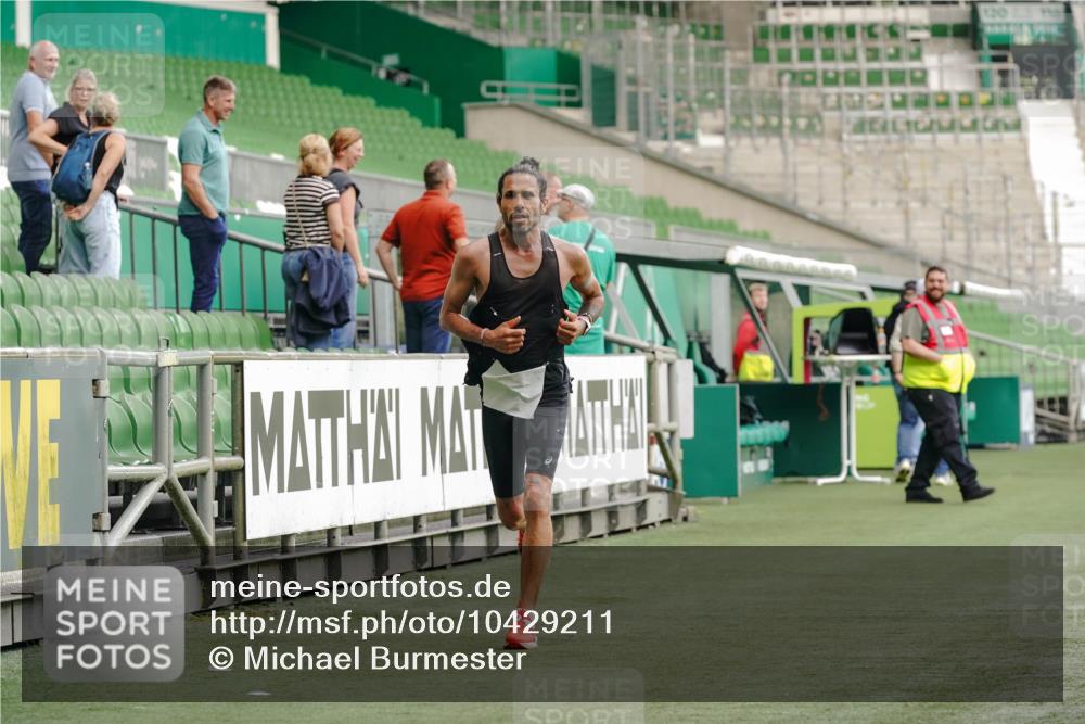 13.09.2026 - 21. swb-Marathon Bremen Michael Burmester http://msf.ph/oto/10429211 13.09.2026 12:01:25 Laufen im Stadion 1956 meine-sportfotos.de