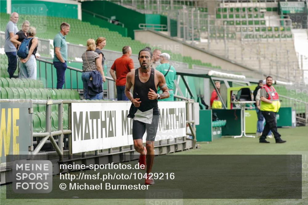 13.09.2026 - 21. swb-Marathon Bremen Michael Burmester http://msf.ph/oto/10429216 13.09.2026 12:01:25 Laufen im Stadion 1956 meine-sportfotos.de