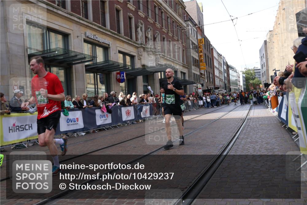 13.09.2026 - 21. swb-Marathon Bremen Strokosch-Dieckow http://msf.ph/oto/10429237 13.09.2026 13:08:56 Ziel 1034, 1241, 2287, 2291, 2909, 3197, 4384, 4895, 4898, 5111, 5383, 7262, 8120, 8759, 8830, 9789, 9866, 9904, 10044, 715, 1925, 3110, 3276, 3330, 4033, 4384, 5377, 5517, 5636, 5696, 6842, 6906, 7064, 7121, 8555, 9240, 9411, 9702, 9867, 9906, 9911 meine-sportfotos.de