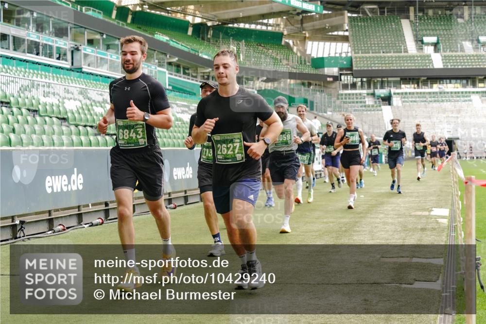 13.09.2026 - 21. swb-Marathon Bremen Michael Burmester http://msf.ph/oto/10429240 13.09.2026 13:03:13 Laufen im Stadion 150, 209, 210, 488, 596, 722, 725, 762, 881, 936, 940, 946, 1014, 1163, 1250, 1343, 1458, 1460, 1479, 1611, 1649, 1771, 2047, 2223, 2276, 2292, 2345, 2364, 2378, 2421, 2434, 2513, 2625, 2638, 2666, 2668, 2779, 2851, 2900, 2934, 2977, 2987, 3013, 3044, 3114, 3135, 3163, 3164, 3187, 3248, 3258, 3294, 3334, 3360, 3392, 3402, 3454, 3460, 3496, 3510, 3527, 3576, 3579, 3585, 3597, 3603, 3618, 3721, 3846, 3852, 3859, 3893, 3938, 3970, 3983, 4000, 4077, 4133, 4506, 4558 meine-sportfotos.de