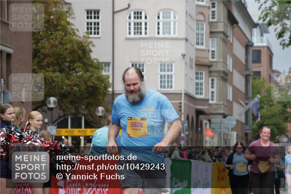 13.09.2026 - Kiel Lauf Yannick Fuchs http://msf.ph/oto/10429243 13.09.2026 11:10:04 Ziel 585, 2337, 3227, 4063, 5371, 6908, 9168, 9254, 9665, 9967, 10154, 11013, 11884, 508, 1074, 2992, 5528, 5843, 5867, 6908, 7111, 7683, 7826, 9967, 10352, 10423, 11208, 11428, 11429, 1937, 2630, 3086, 9102, 12008, 12016, 12178, 12698, 607, 2784, 7310, 8922, 8979, 11889 meine-sportfotos.de