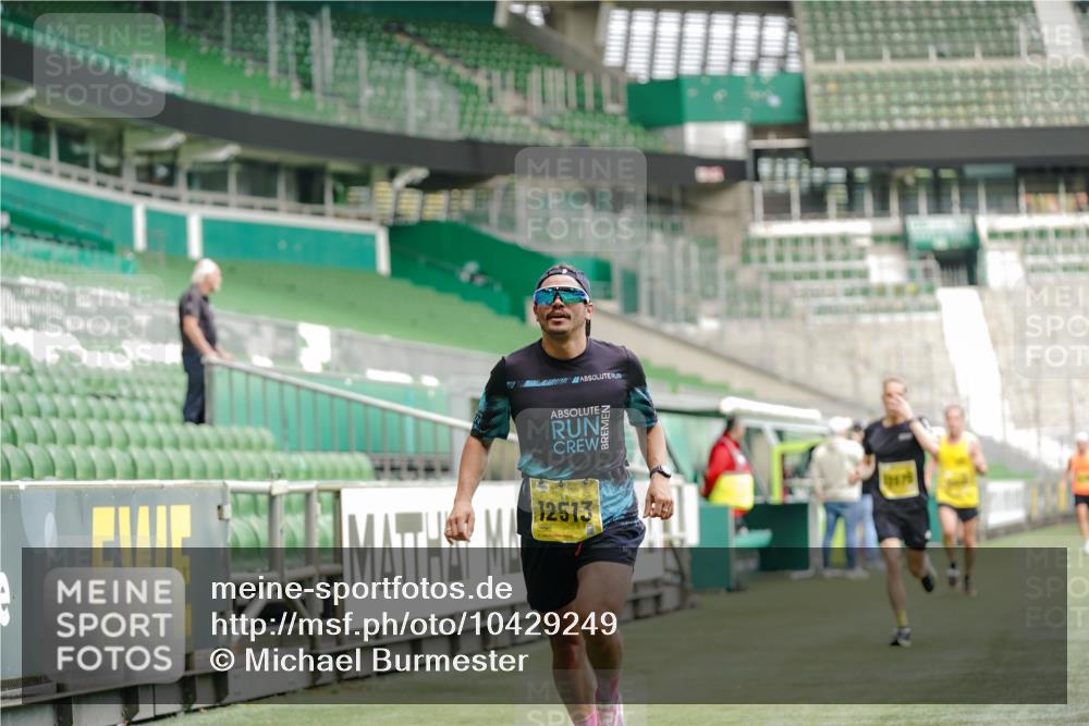 13.09.2026 - 21. swb-Marathon Bremen Michael Burmester http://msf.ph/oto/10429249 13.09.2026 10:20:35 Laufen im Stadion 10261, 10262, 10366, 10475, 10818, 10961, 10994, 11067, 11068, 11142, 11176, 11197, 11418, 11481, 11512, 11964, 12289, 12324, 12358, 12413, 12513, 12540, 13505, 13514, 13530, 13540, 13541, 13548, 13558, 13560, 13575, 13583, 13588, 13590, 13601, 13605, 13610, 13619, 13633, 13637, 10597, 12272, 12458, 13501, 13504, 13510, 13515, 13517, 13522, 13542, 13547, 13561, 13567, 13579, 13623, 13635 meine-sportfotos.de