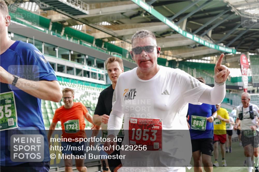 13.09.2026 - 21. swb-Marathon Bremen Michael Burmester http://msf.ph/oto/10429256 13.09.2026 13:26:58 Laufen im Stadion 186, 202, 357, 364, 390, 530, 597, 645, 726, 833, 1077, 1283, 1412, 1443, 1459, 1473, 1487, 1530, 1608, 1618, 1700, 1744, 1769, 1828, 1961, 2058, 2236, 2273, 2298, 2308, 2309, 2382, 2384, 2388, 2404, 2428, 2507, 2508, 2542, 2558, 2576, 2582, 2592, 2656, 2675, 2725, 2748, 2762, 2817, 2875, 2876, 2923, 2965, 2970, 3045, 3047, 3050, 3062, 3073, 3084, 3097, 3172, 3184, 3219, 3359, 3433, 3540, 3592, 3629, 3756, 3885, 3907, 3978, 4660 meine-sportfotos.de