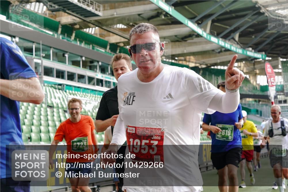 13.09.2026 - 21. swb-Marathon Bremen Michael Burmester http://msf.ph/oto/10429266 13.09.2026 13:26:58 Laufen im Stadion 186, 202, 357, 364, 390, 530, 597, 645, 726, 833, 1077, 1283, 1412, 1443, 1459, 1473, 1487, 1530, 1608, 1618, 1700, 1744, 1769, 1828, 1961, 2058, 2236, 2273, 2298, 2308, 2309, 2382, 2384, 2388, 2404, 2428, 2507, 2508, 2542, 2558, 2576, 2582, 2592, 2656, 2675, 2725, 2748, 2762, 2817, 2875, 2876, 2923, 2965, 2970, 3045, 3047, 3050, 3062, 3073, 3084, 3097, 3172, 3184, 3219, 3359, 3433, 3540, 3592, 3629, 3756, 3885, 3907, 3978, 4660 meine-sportfotos.de