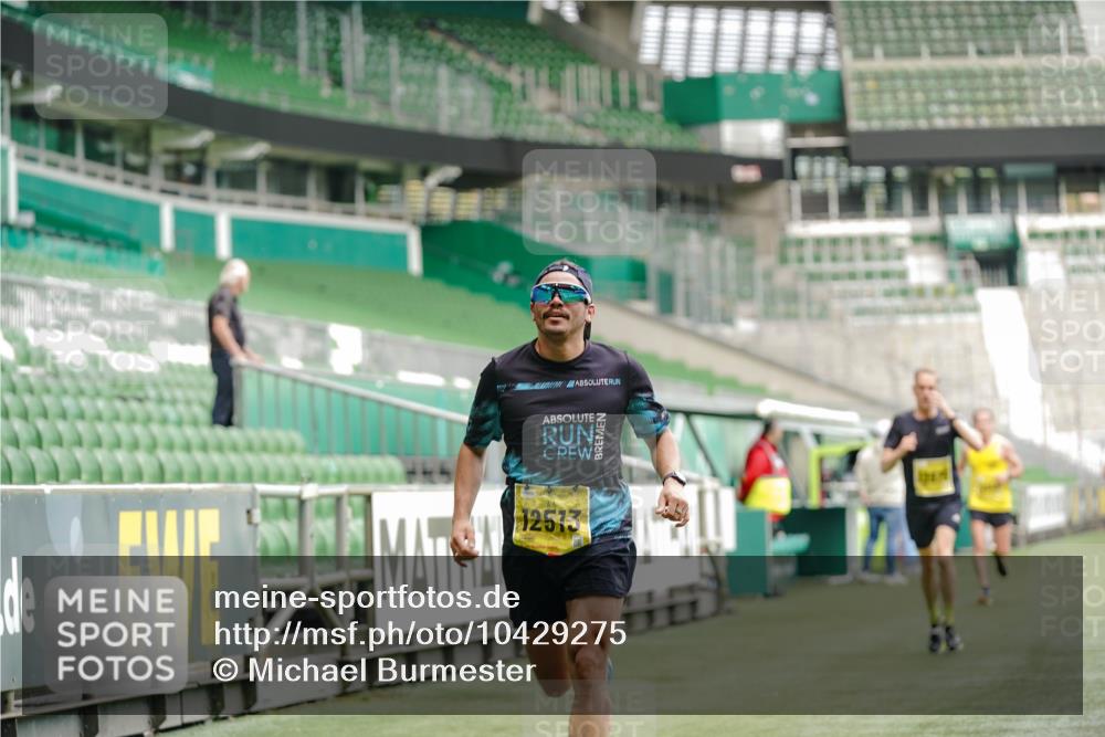 13.09.2026 - 21. swb-Marathon Bremen Michael Burmester http://msf.ph/oto/10429275 13.09.2026 10:20:36 Laufen im Stadion 10261, 10262, 10366, 10475, 10818, 10961, 10994, 11067, 11068, 11142, 11176, 11197, 11418, 11481, 11512, 11964, 12289, 12324, 12358, 12413, 12513, 12540, 13505, 13514, 13530, 13540, 13541, 13548, 13558, 13560, 13575, 13583, 13588, 13590, 13601, 13605, 13610, 13619, 13633, 13637, 10597, 12272, 12458, 13501, 13504, 13510, 13515, 13517, 13522, 13542, 13547, 13561, 13567, 13579, 13623, 13635 meine-sportfotos.de