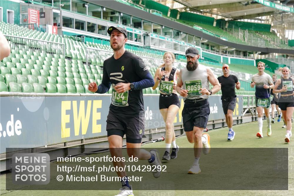 13.09.2026 - 21. swb-Marathon Bremen Michael Burmester http://msf.ph/oto/10429292 13.09.2026 13:03:14 Laufen im Stadion 150, 209, 210, 488, 596, 722, 725, 762, 881, 936, 940, 946, 1014, 1163, 1250, 1343, 1458, 1460, 1479, 1611, 1649, 1771, 2223, 2276, 2292, 2345, 2364, 2378, 2421, 2434, 2513, 2625, 2666, 2668, 2779, 2851, 2900, 2934, 2977, 2987, 3013, 3044, 3114, 3135, 3163, 3164, 3187, 3248, 3258, 3294, 3334, 3360, 3392, 3402, 3454, 3460, 3496, 3510, 3527, 3576, 3579, 3585, 3597, 3603, 3618, 3721, 3846, 3852, 3859, 3893, 3938, 3970, 3983, 4000, 4077, 4133, 4506, 4558 meine-sportfotos.de