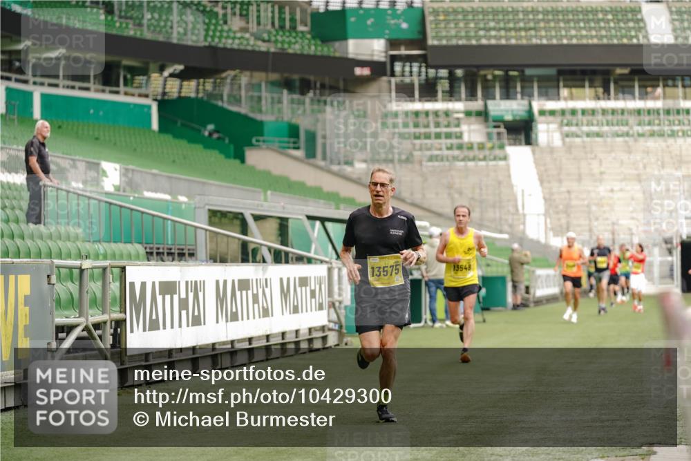 13.09.2026 - 21. swb-Marathon Bremen Michael Burmester http://msf.ph/oto/10429300 13.09.2026 10:20:38 Laufen im Stadion 10261, 10262, 10366, 10475, 10818, 10961, 10994, 11067, 11068, 11142, 11176, 11197, 11418, 11512, 11964, 12289, 12324, 12358, 12413, 12456, 12513, 12540, 13505, 13514, 13530, 13540, 13541, 13548, 13558, 13560, 13575, 13583, 13588, 13590, 13601, 13605, 13606, 13610, 13619, 13633, 13637, 10597, 12272, 12458, 13501, 13504, 13510, 13515, 13517, 13522, 13542, 13547, 13561, 13567, 13579, 13623, 13635 meine-sportfotos.de