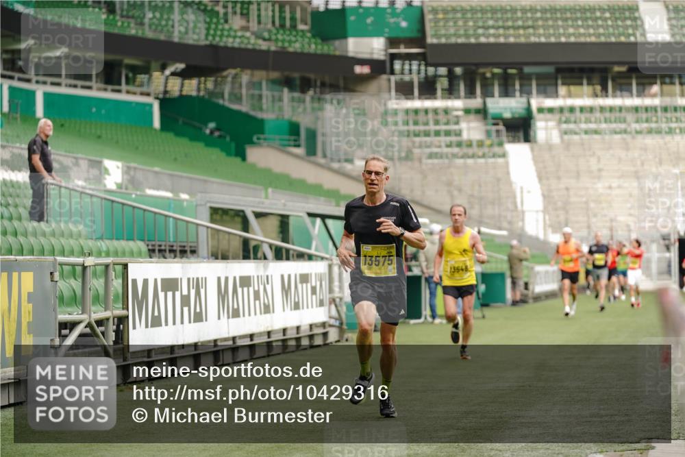 13.09.2026 - 21. swb-Marathon Bremen Michael Burmester http://msf.ph/oto/10429316 13.09.2026 10:20:38 Laufen im Stadion 10261, 10262, 10366, 10475, 10818, 10961, 10994, 11067, 11068, 11142, 11176, 11197, 11418, 11512, 11964, 12289, 12324, 12358, 12413, 12456, 12513, 12540, 13505, 13514, 13530, 13540, 13541, 13548, 13558, 13560, 13575, 13583, 13588, 13590, 13601, 13605, 13606, 13610, 13619, 13633, 13637, 10597, 12272, 12458, 13501, 13504, 13510, 13515, 13517, 13522, 13542, 13547, 13561, 13567, 13579, 13623, 13635 meine-sportfotos.de