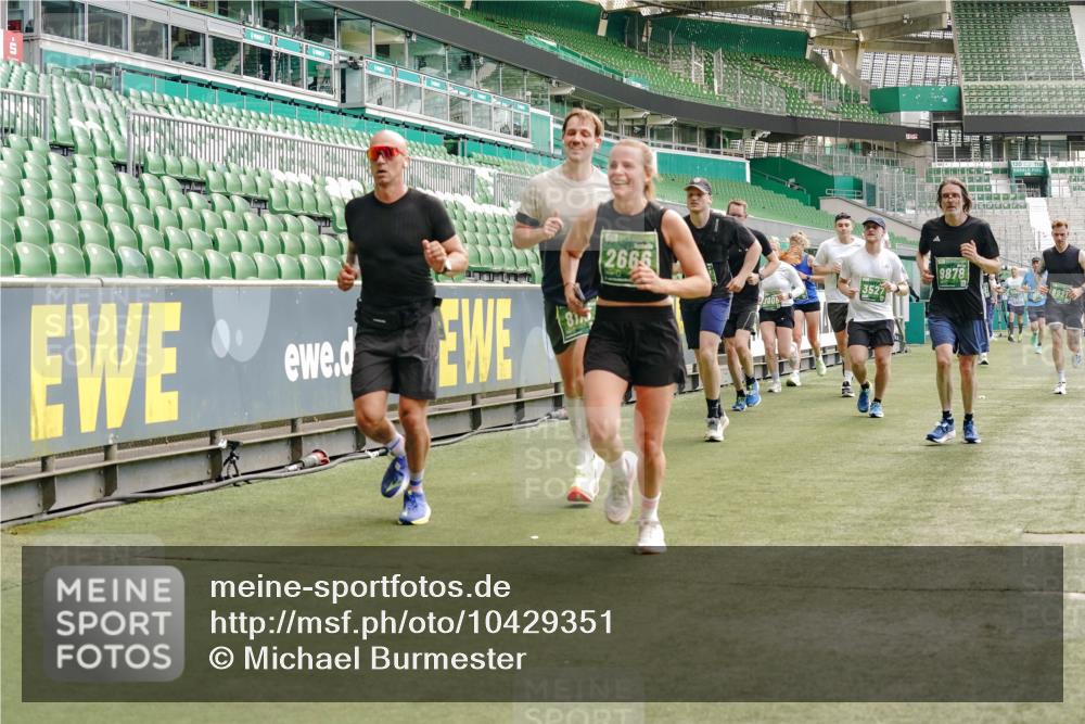 13.09.2026 - 21. swb-Marathon Bremen Michael Burmester http://msf.ph/oto/10429351 13.09.2026 13:03:16 Laufen im Stadion 150, 209, 210, 488, 596, 722, 725, 762, 881, 936, 940, 1014, 1163, 1250, 1343, 1458, 1460, 1479, 1611, 1649, 1653, 1771, 2223, 2276, 2292, 2345, 2364, 2378, 2421, 2434, 2513, 2625, 2666, 2668, 2779, 2851, 2900, 2934, 2977, 2987, 3013, 3044, 3114, 3135, 3163, 3164, 3187, 3248, 3258, 3294, 3334, 3360, 3392, 3402, 3454, 3460, 3496, 3510, 3527, 3576, 3579, 3585, 3597, 3603, 3618, 3721, 3846, 3852, 3859, 3893, 3938, 3970, 3983, 4000, 4077, 4133, 4506, 4558 meine-sportfotos.de