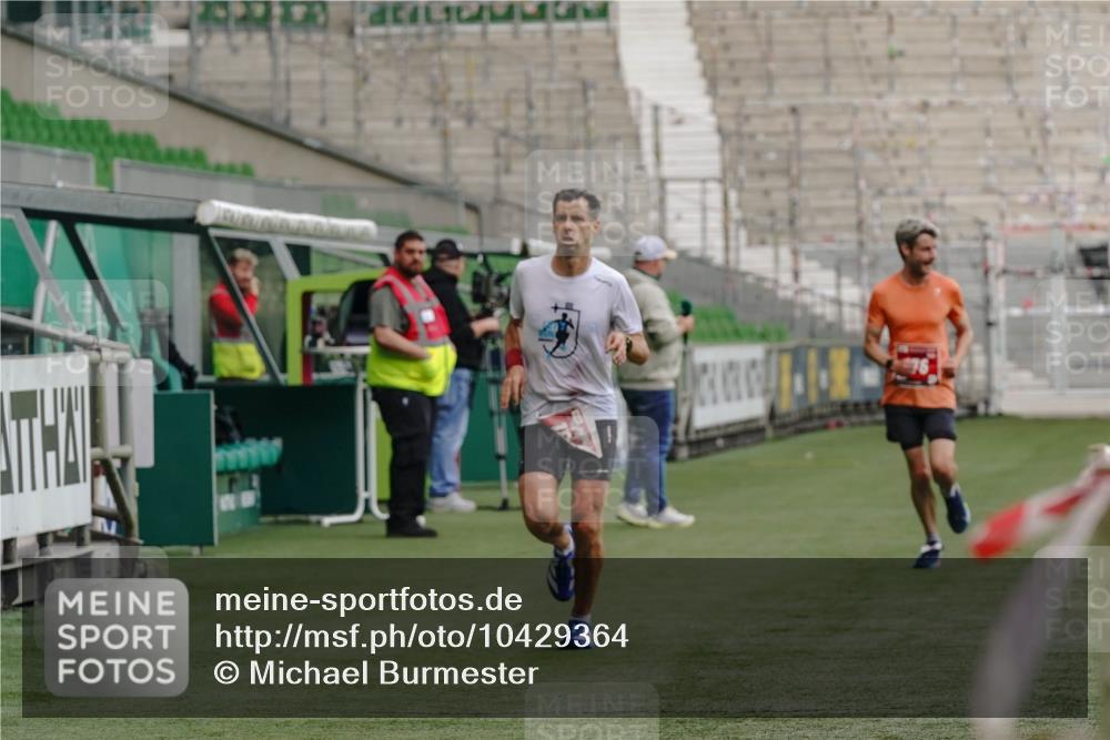 13.09.2026 - 21. swb-Marathon Bremen Michael Burmester http://msf.ph/oto/10429364 13.09.2026 12:05:34 Laufen im Stadion 176, 207, 1231, 1681, 1956 meine-sportfotos.de