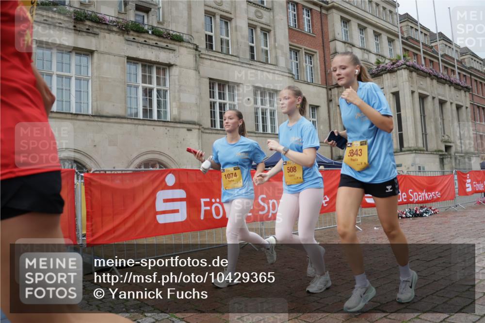 13.09.2026 - Kiel Lauf Yannick Fuchs http://msf.ph/oto/10429365 13.09.2026 11:10:21 Ziel 1937, 2630, 9102, 10704, 11060, 12178, 12698, 508, 585, 1074, 2337, 3086, 3227, 4063, 5371, 5843, 6908, 7826, 9168, 9254, 9665, 9967, 10154, 11013, 11428, 11429, 11884, 12008, 12016, 586, 678, 1334, 2134, 2175, 2176, 2177, 3245, 3716, 6476, 9206, 9406, 9916, 10090, 10101, 10550, 11576, 508, 1074, 2992, 5843, 5867, 7683, 7826, 10352, 10423, 11208 meine-sportfotos.de